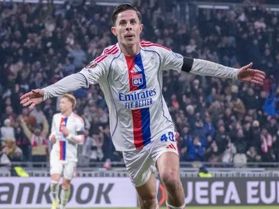 Lyon avança como líder na Liga Europa e terá Endrick na próxima fase