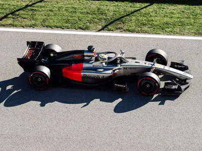 Audi dá mais de 140 voltas em último dia de shakedown da F1 em Barcelona