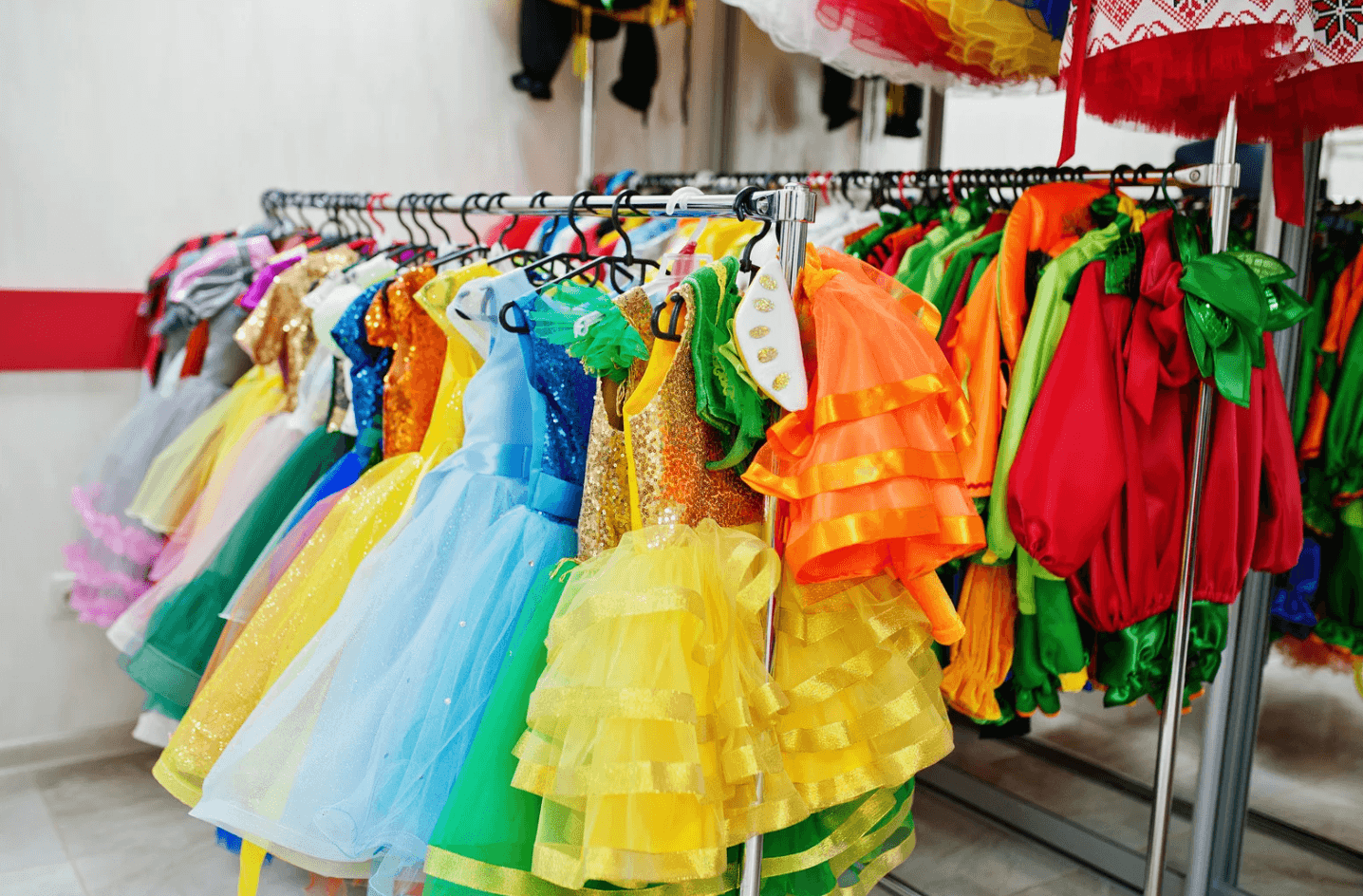 Lojas do centro de São Paulo concentram opções de fantasias para o Carnaval | Crédito: Canva