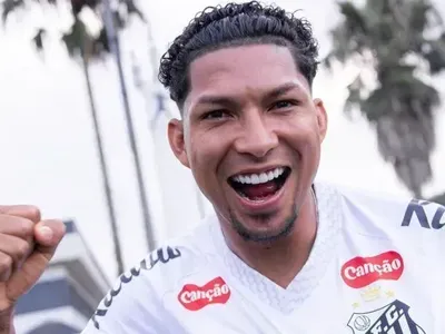 Rony é anunciado pelo Santos e está liberado para estrear pelo Peixe