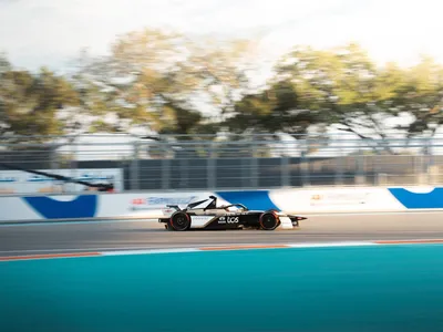 FE: Drugovich bate, é punido e termina em 18º; Evans vence E-Prix de Miami