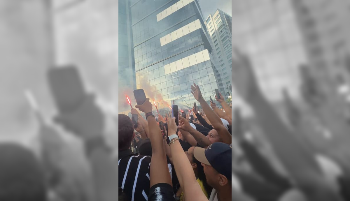 Com festa, Corinthians chega em Brasília para decisão contra o Flamengo