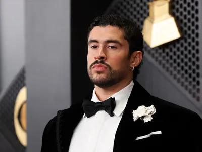 Bad Bunny critica serviço de Imigração dos EUA em discurso no Grammy; veja