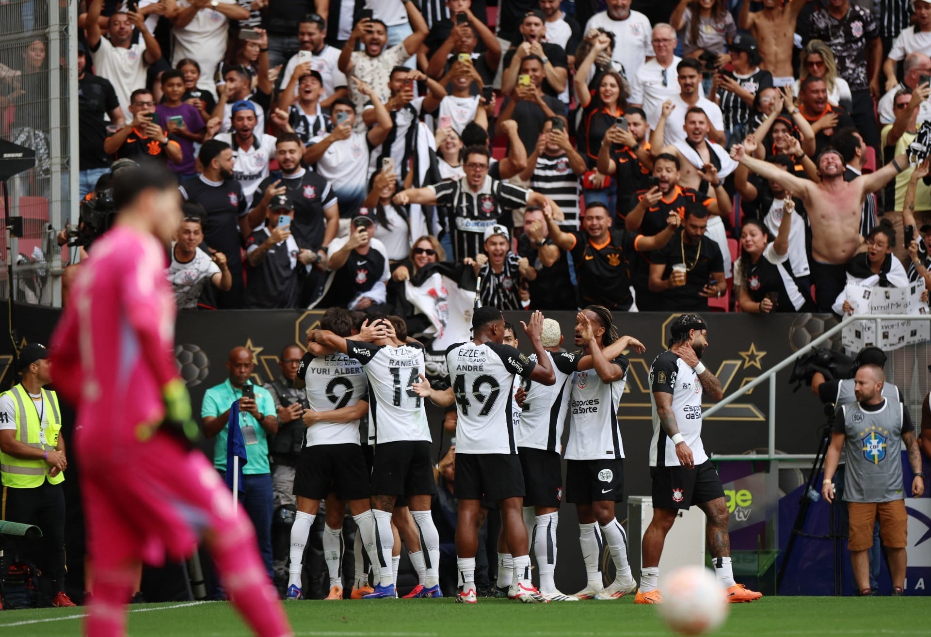 Corinthians supera Flamengo e conquista a Supercopa do Brasil