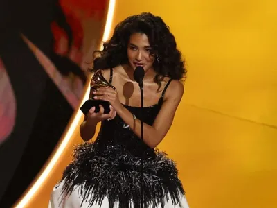 Quem é Olivia Dean, britânica que venceu o Grammy como artista revelação