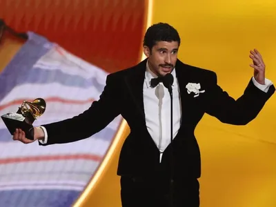 Bad Bunny dedica Grammy de Melhor Álbum para latinos; veja discurso