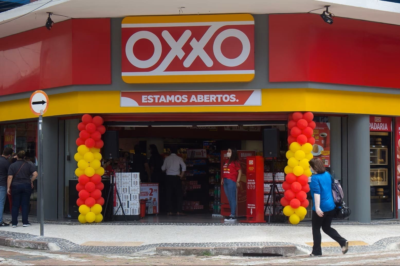 Empresa que engarrafa a Coca-Cola assume controle da Oxxo no Brasil