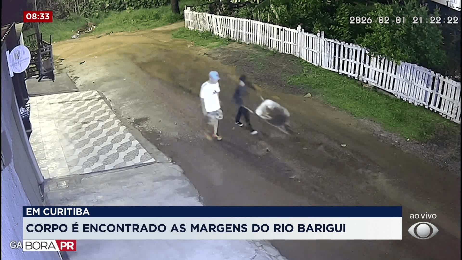 Câmera flagra casal jogando corpo no Rio Barigui em Curitiba