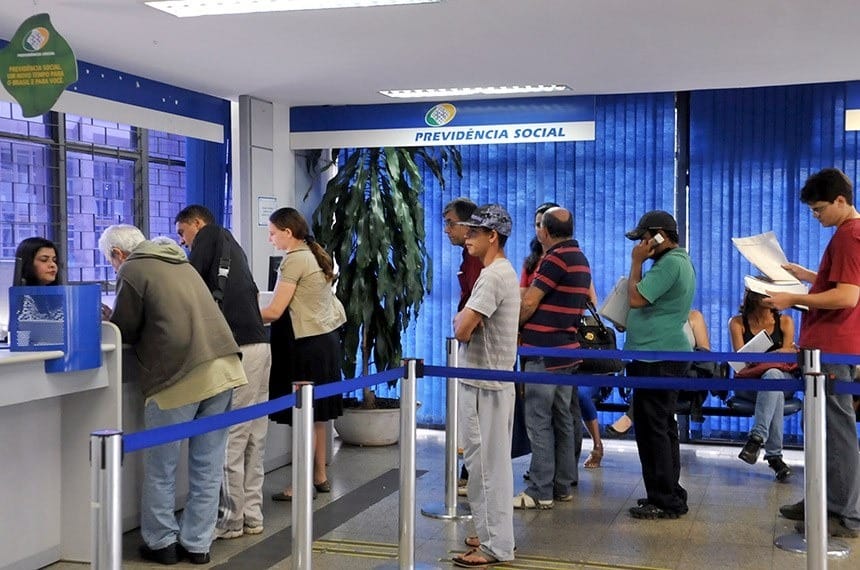 INSS: Modernização falha e filas de perícia deixam segurados em desamparo