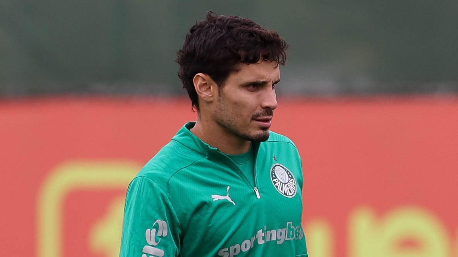 Emocionado, Raphael Veiga se despede do Palmeiras: "Até breve"