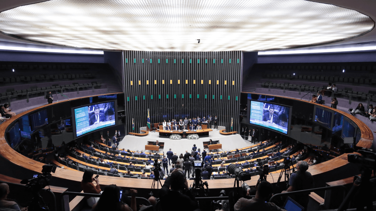 Pautas do governo no Congresso para 2026 têm fim da escala 6x1 e segurança