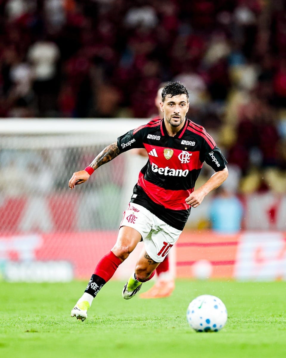 Arrascaeta reconhece Flamengo com rendimento abaixo e pede apoio da torcida