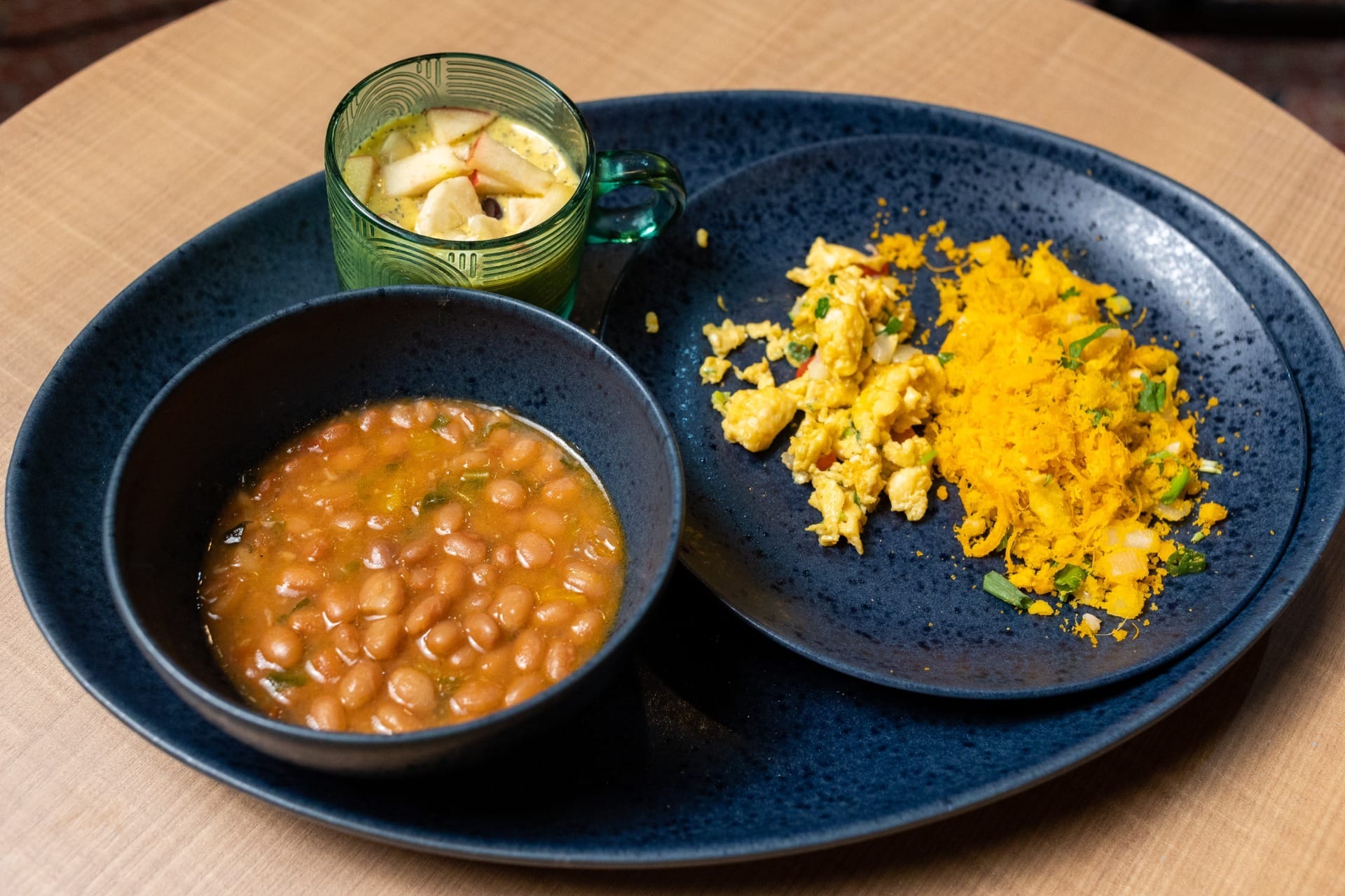 Farofa de pupunha, feijão e salada de frutas cremosa | Band Receitas