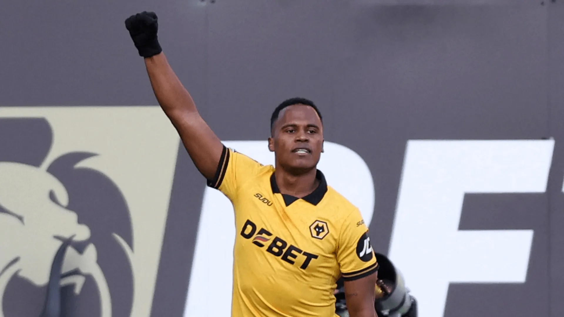 Jhon Arias deixa o Wolverhampton e assina com o Palmeiras, acertando seu retorno ao futebol brasileiro