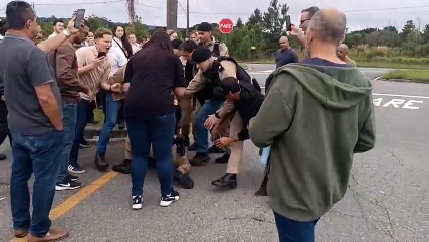 PM prende líder sindical durante greve na Brose em São José dos Pinhais