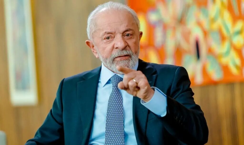 Oposição aciona Justiça para barrar desfile de Carnaval em homenagem a Lula