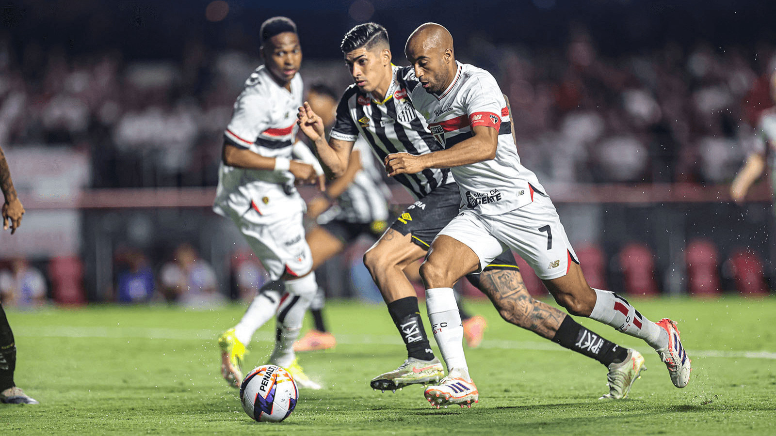 São Paulo e Santos voltam a se encontrar pelo Brasileirão. Foto: Paulo Pinto/Saopaulofc.net