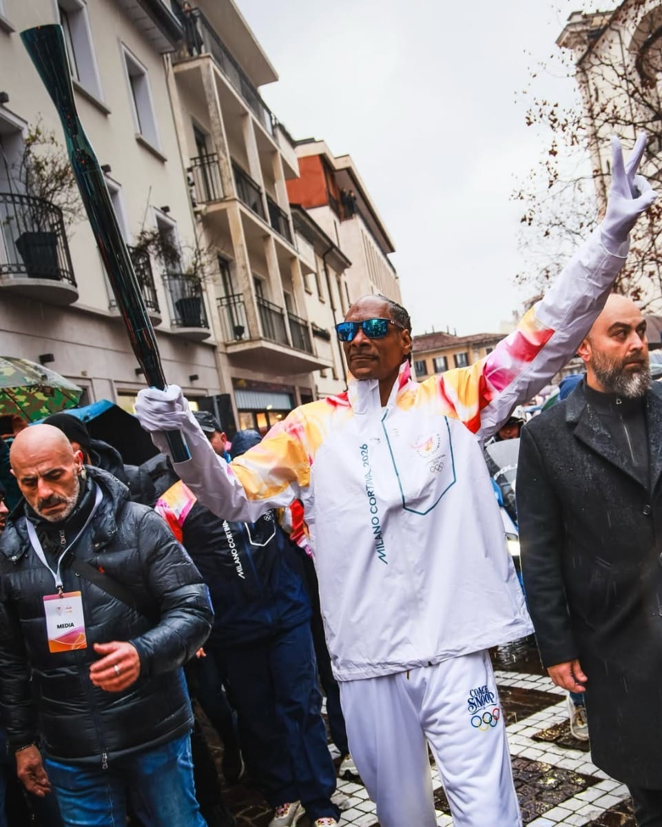 Snoop Dogg carrega tocha olímpica e vira símbolo pop dos Jogos de Inverno
