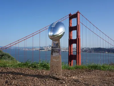 Troféu Vince Lombardi: Conheça a história e o valor da taça do Super Bowl
