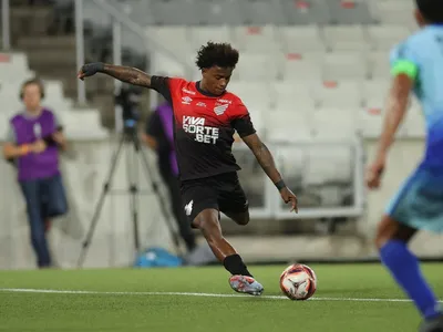 Shakhtar acerta compra de Bruninho, do Athletico, por 12 milhões de euros