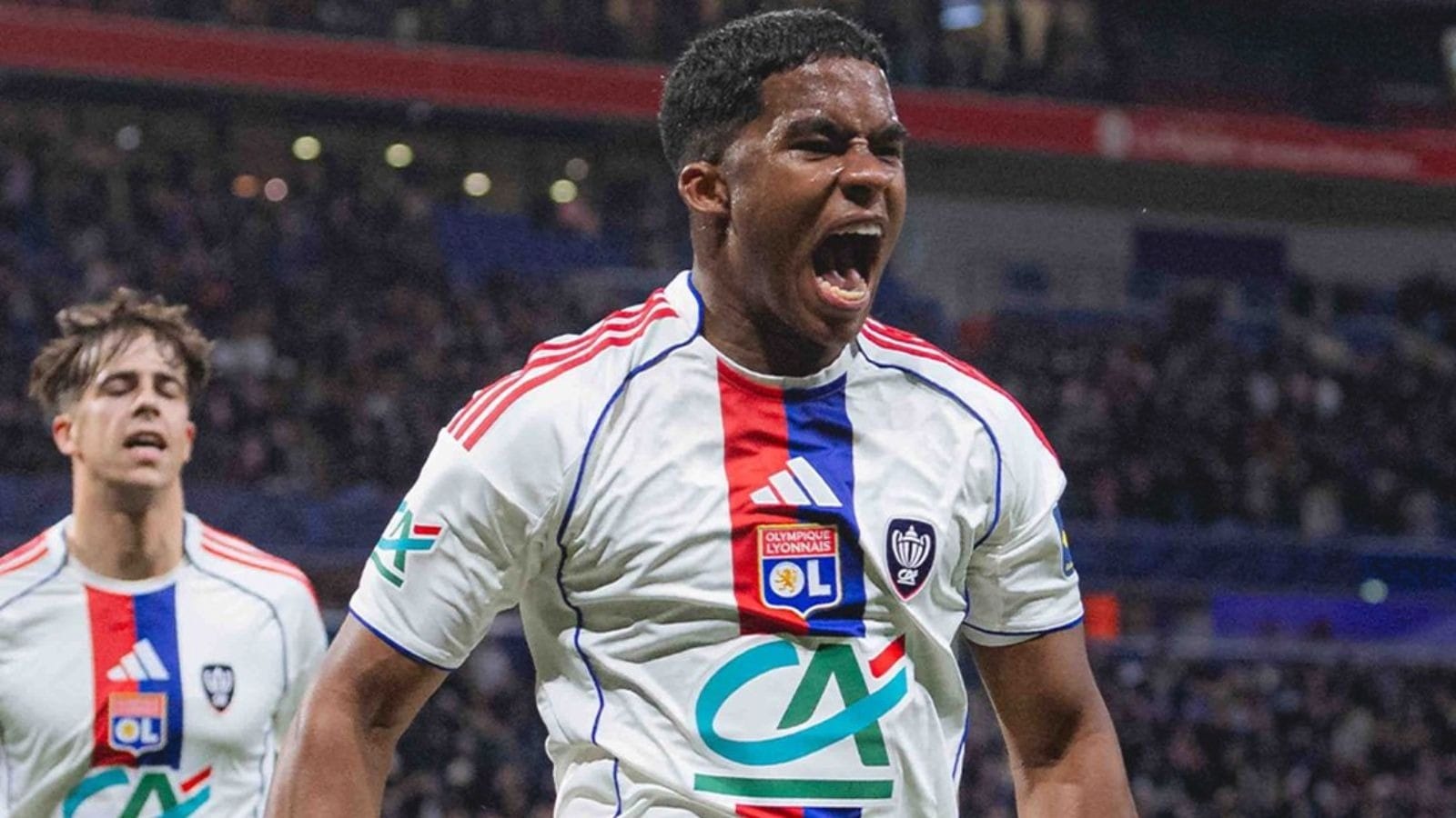 Após expulsão, Endrick volta ao Lyon contra Strausbourg; veja onde assistir