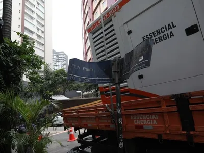 Moradores relatam prédio de 27 andares afetado por apagão no centro de SP
