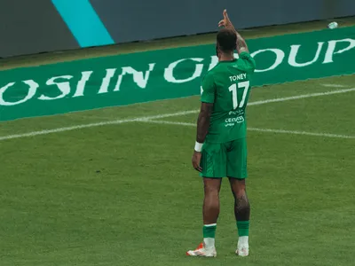 Al Ahli bate o Al Hazem e mantém perseguição ao líder Al Hilal; veja gols