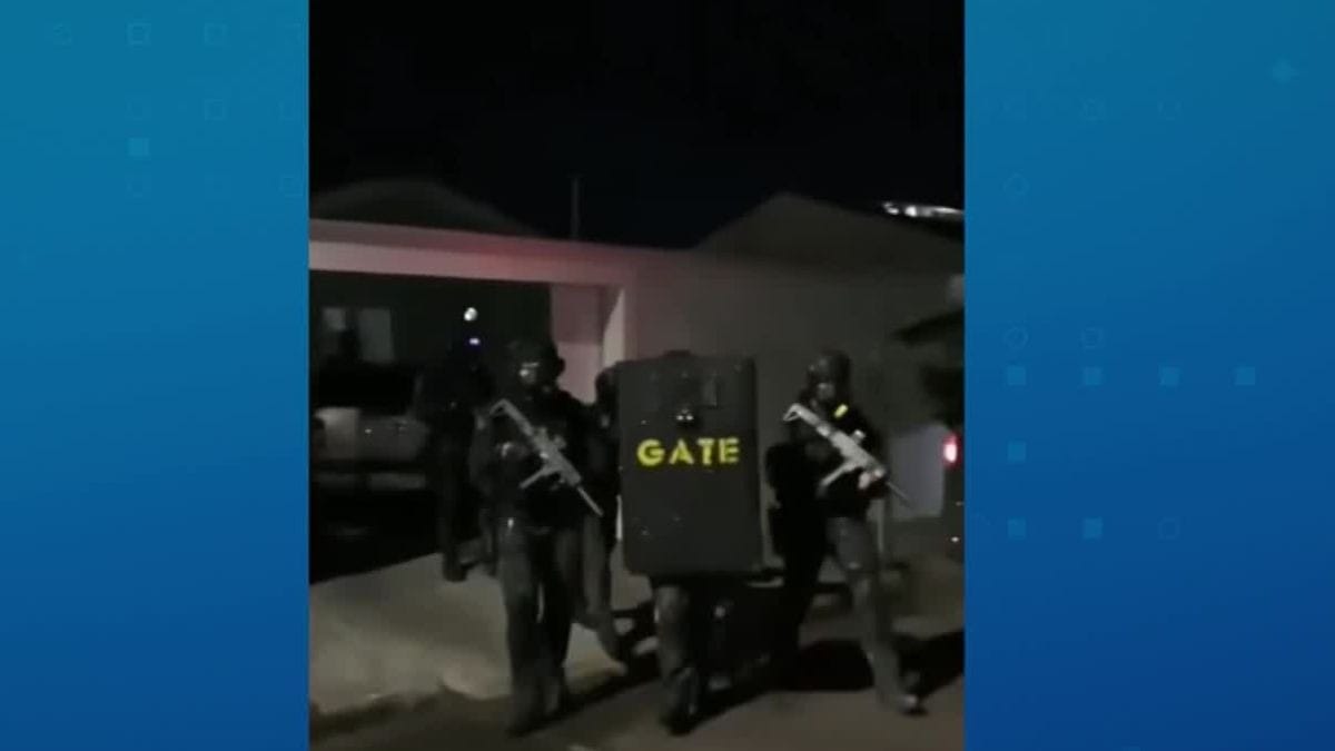 Homem mata a esposa e policiais do GATE são acionados