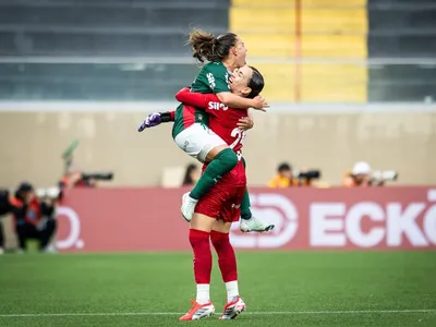 Palmeiras derrota Corinthians nos pênaltis e vence Supercopa feminina