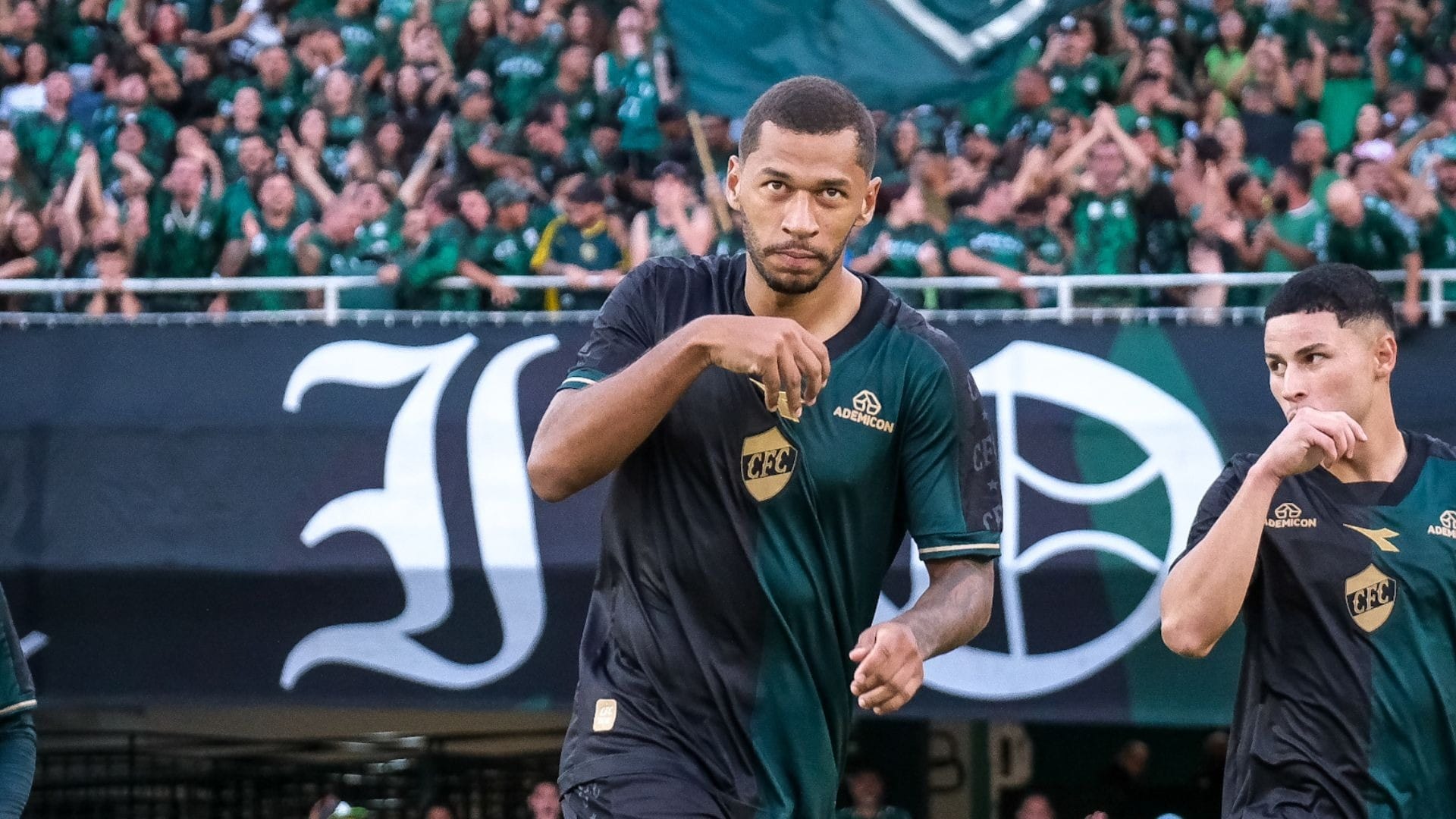 Coritiba vence Cianorte e vai à semifinal do Paranaense