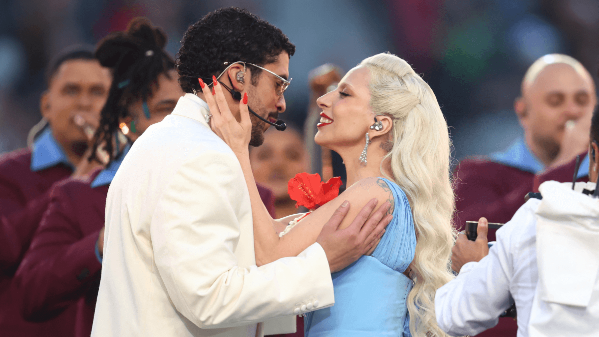 FOTOS: Bad Bunny faz do Super Bowl baile latino com Gaga e Ricky Martin