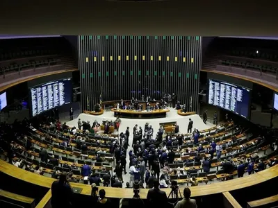 Câmara inicia tramitação de PEC para reduzir jornada e fim da escala 6x1