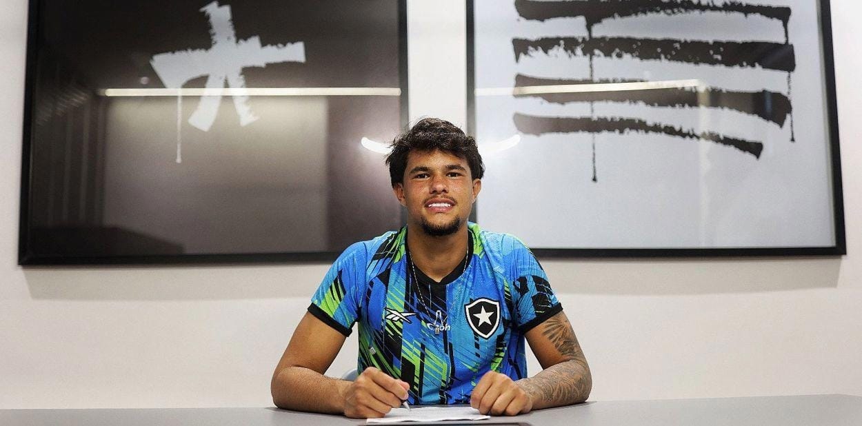 Bruno Samudio assina 1º contrato profissional com o Botafogo: "Sonho"