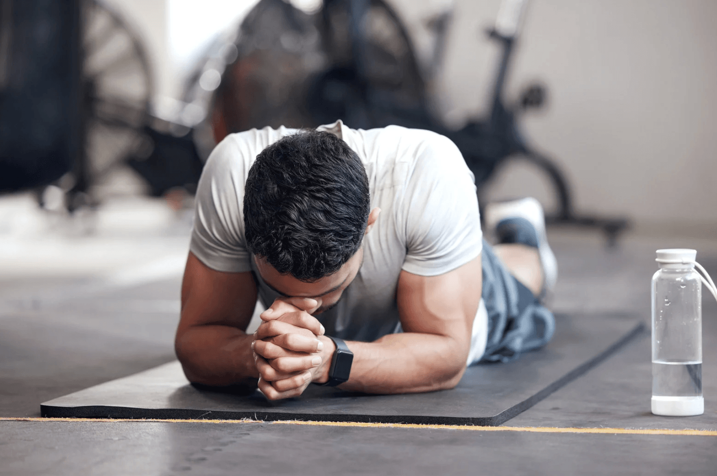 Smartwatch ajuda a monitorar corpo e ajustar treinos antes do overtraining | Crédito: Canva