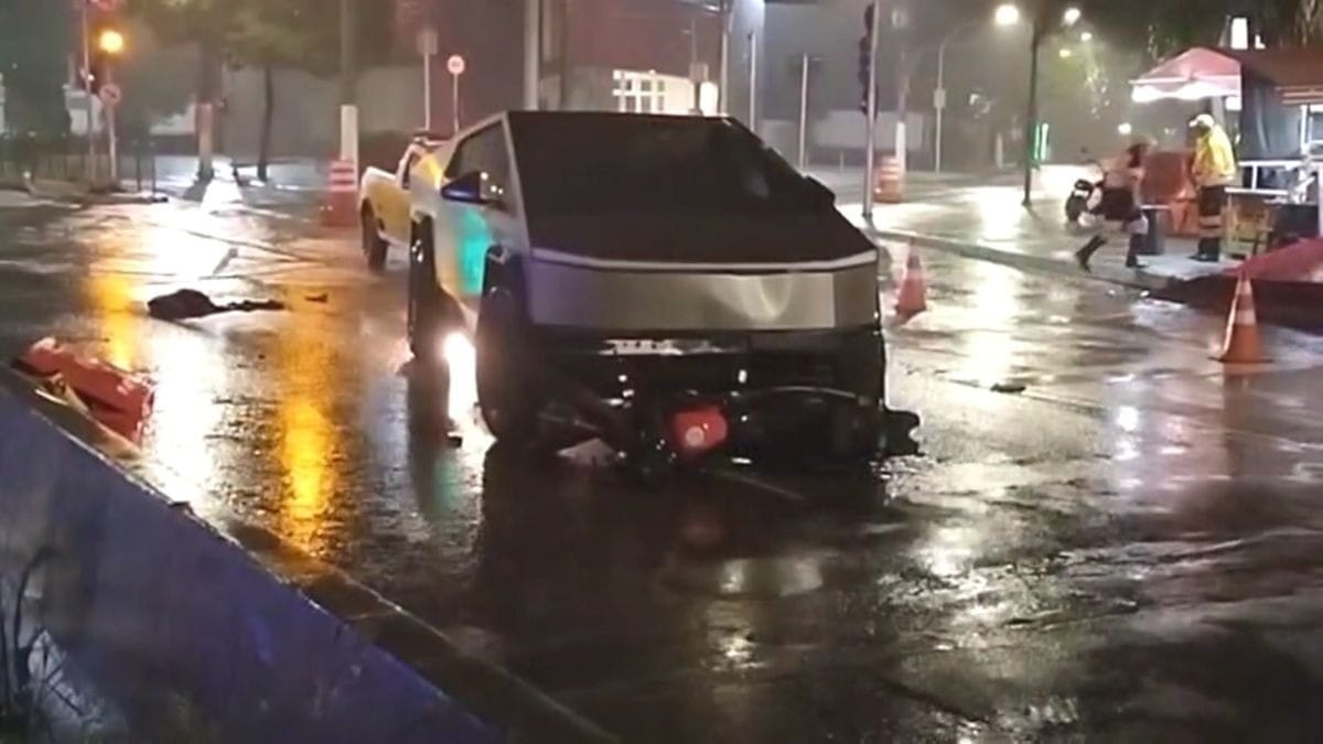 Motociclista morre em acidente envolvendo carro Tesla Cybertruck em SP
