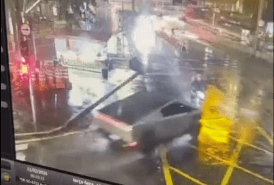 Motociclista morre em acidente na Avenida 9 de Julho, em SP