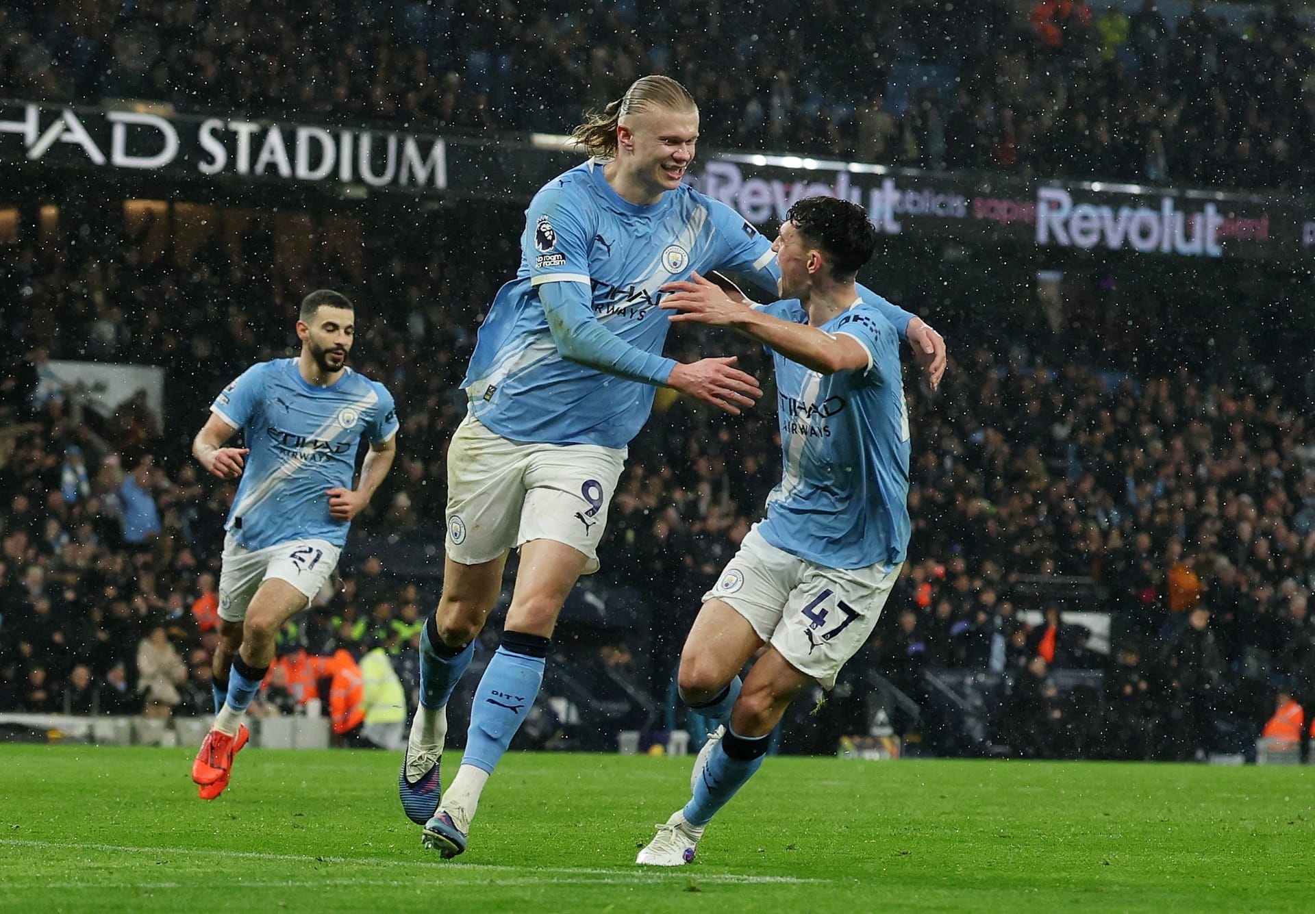 Manchester City vence o Fulham e pressiona Arsenal na liderança