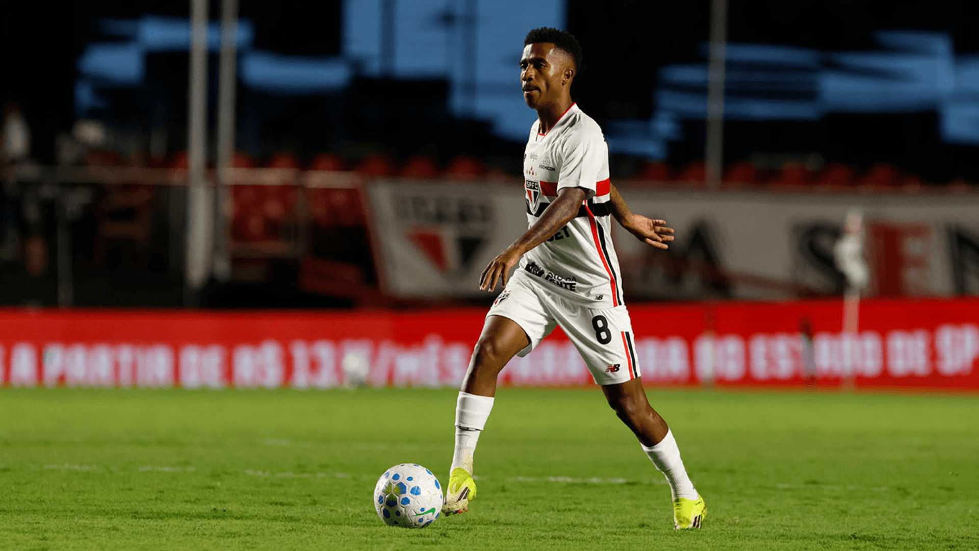 Volante do São Paulo exige reação imediata após nova derrota e reflete sobre momento complicado