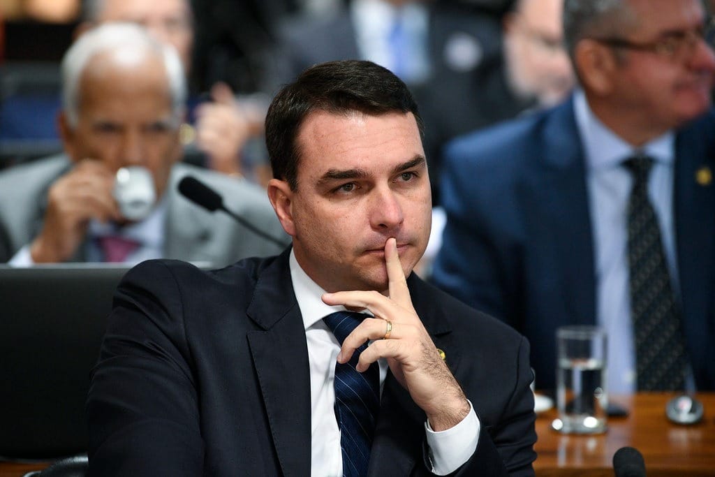 Tarcísio articula estratégia eleitoral com Flávio Bolsonaro após o carnaval