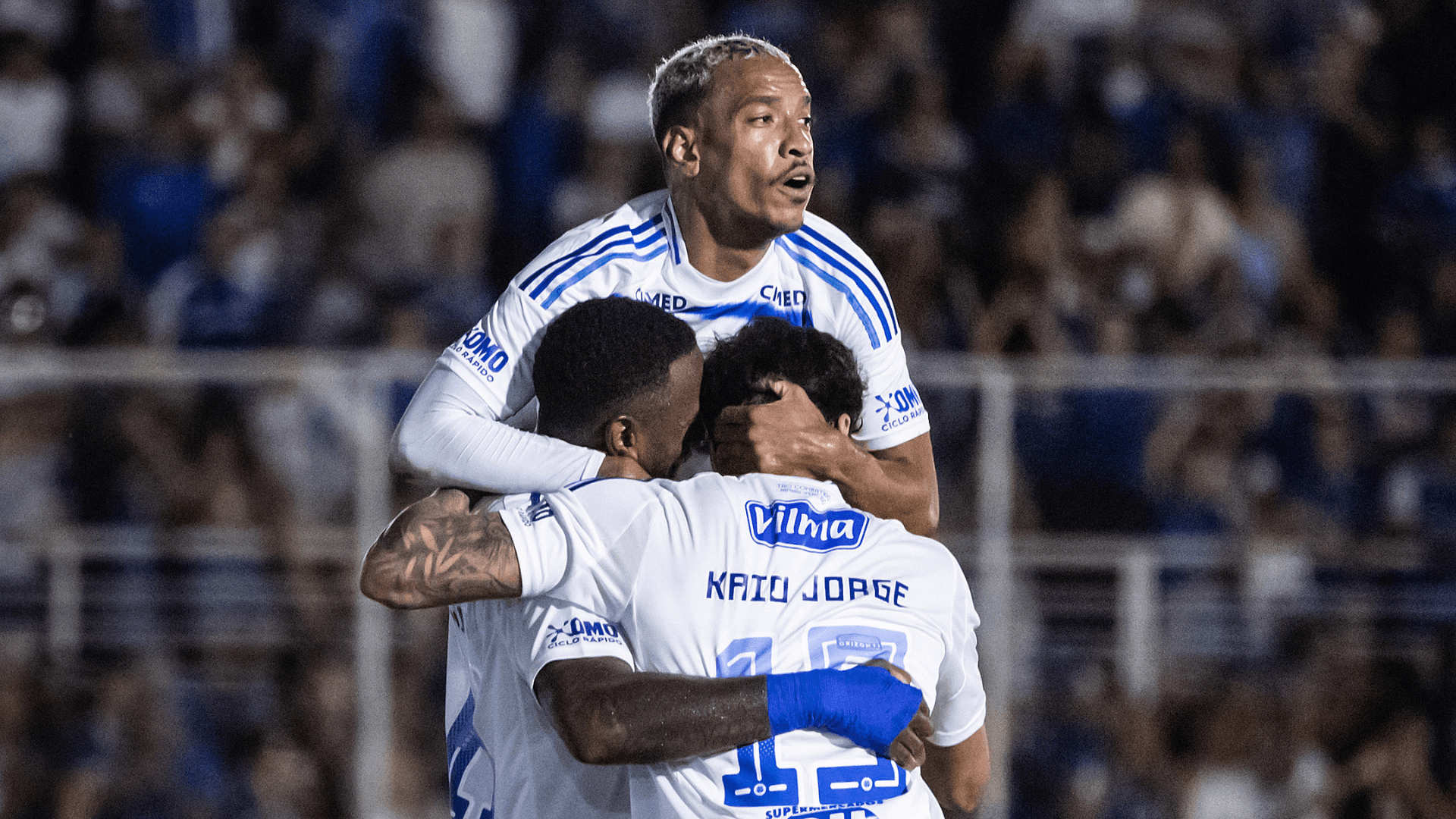 Cruzeiro vence fora, lidera e garante vantagem na semifinal do Mineiro