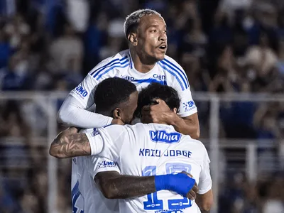 Cruzeiro vence fora, lidera e garante vantagem na semifinal do Mineiro