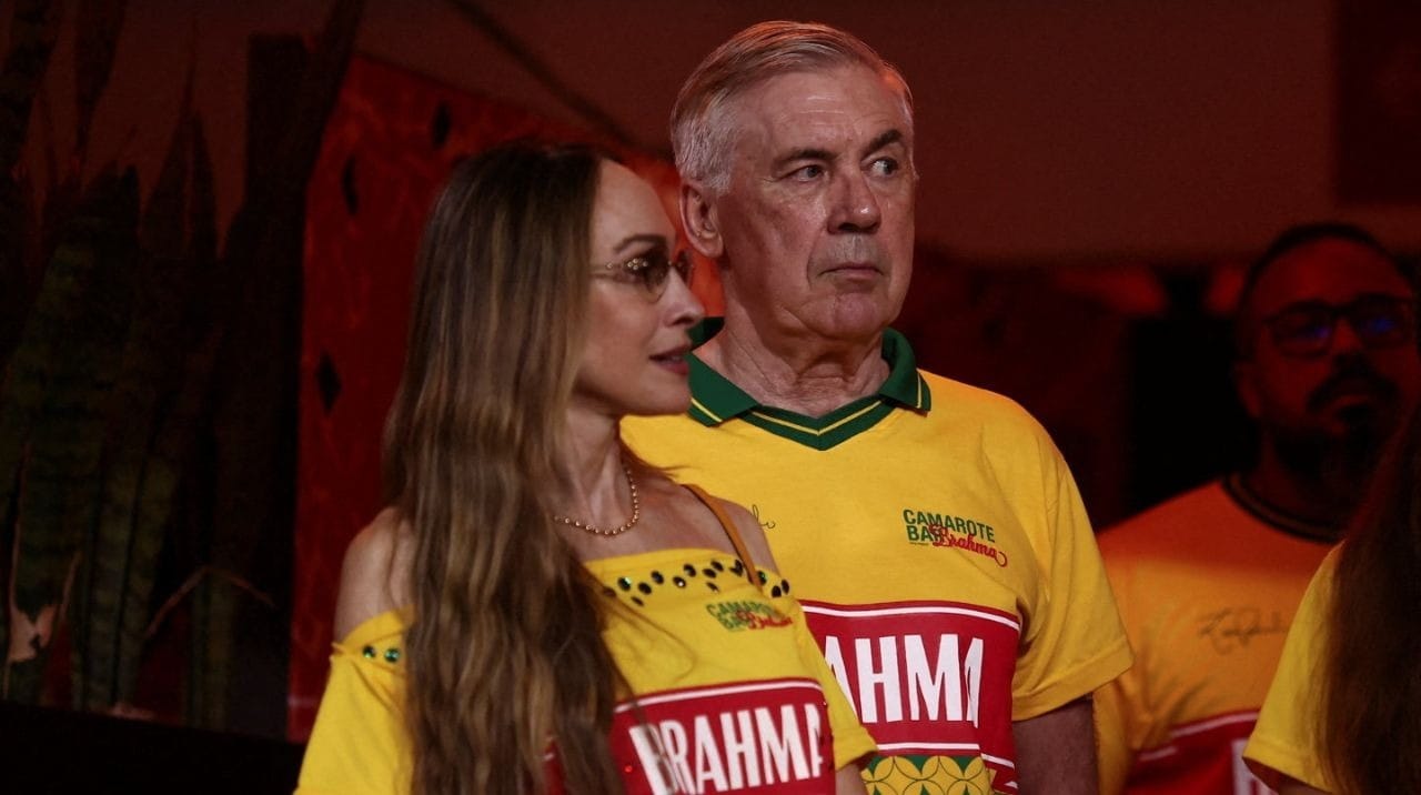 Carlo Ancelotti aproveita carnaval e vai ao Anhembi e à Marquês de Sapucaí