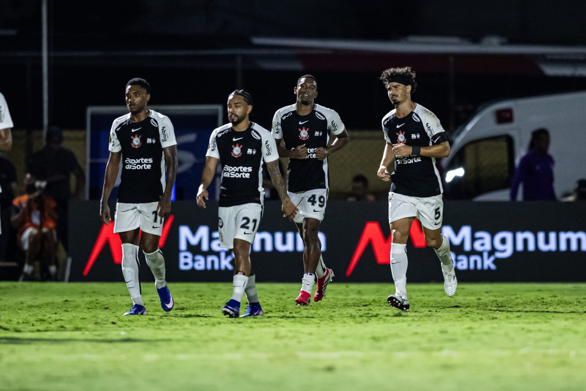 Paulistão: Corinthians vence São Bernardo e enfrenta Portuguesa nas quartas