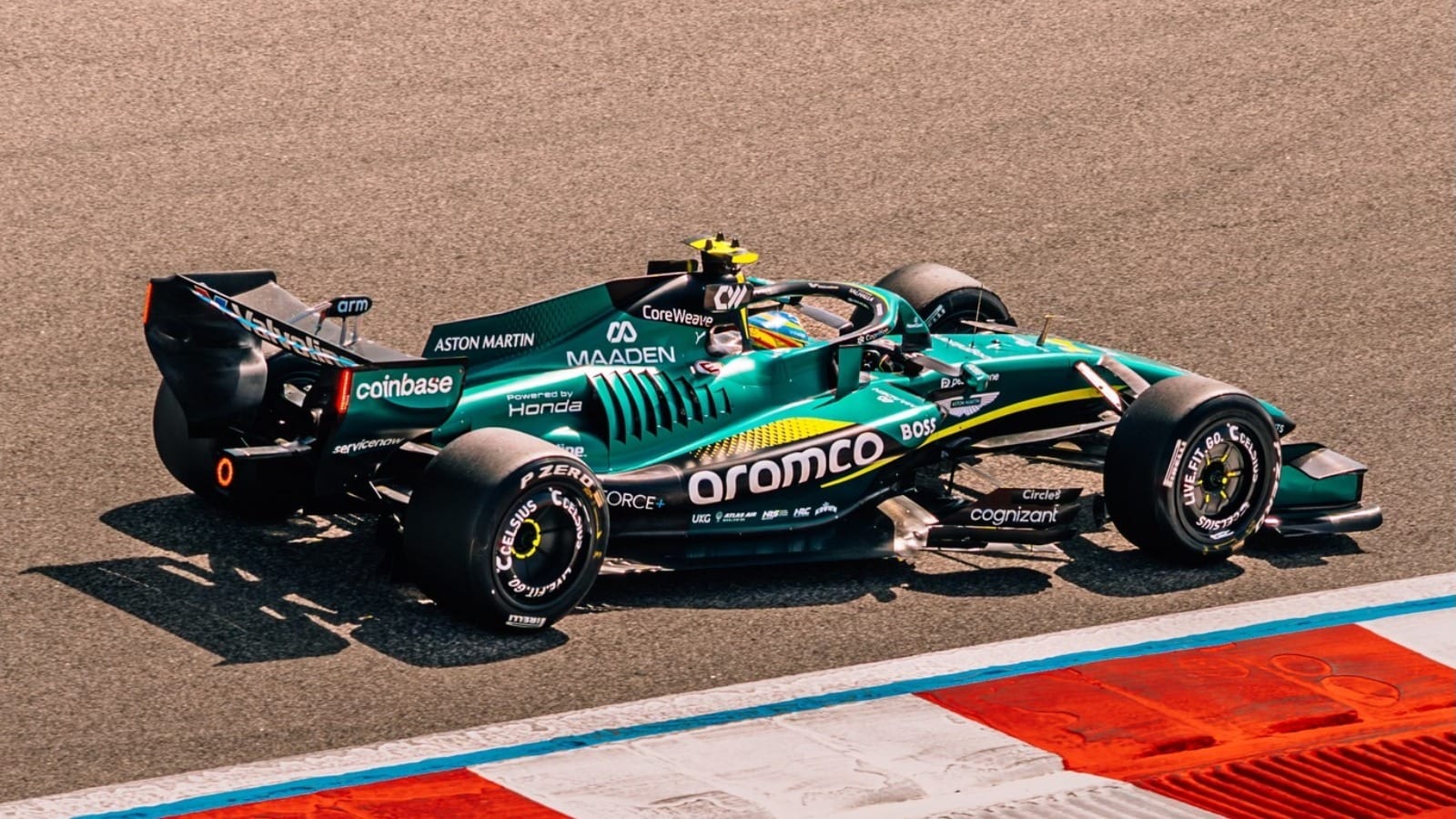 Alonso (foto) e Stroll tiveram problemas com o AMR26 (Imagem: Aston Martin Aramco F1 Team)