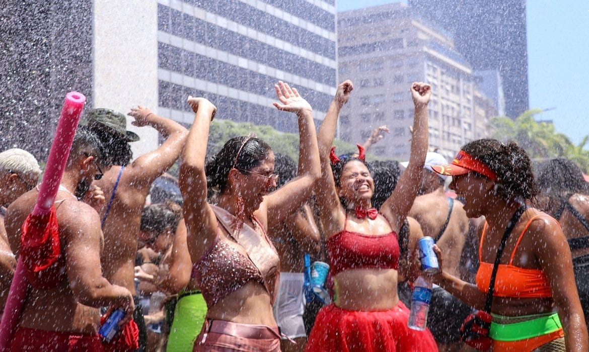 Carnaval 2026: o que fazer se o celular for roubado