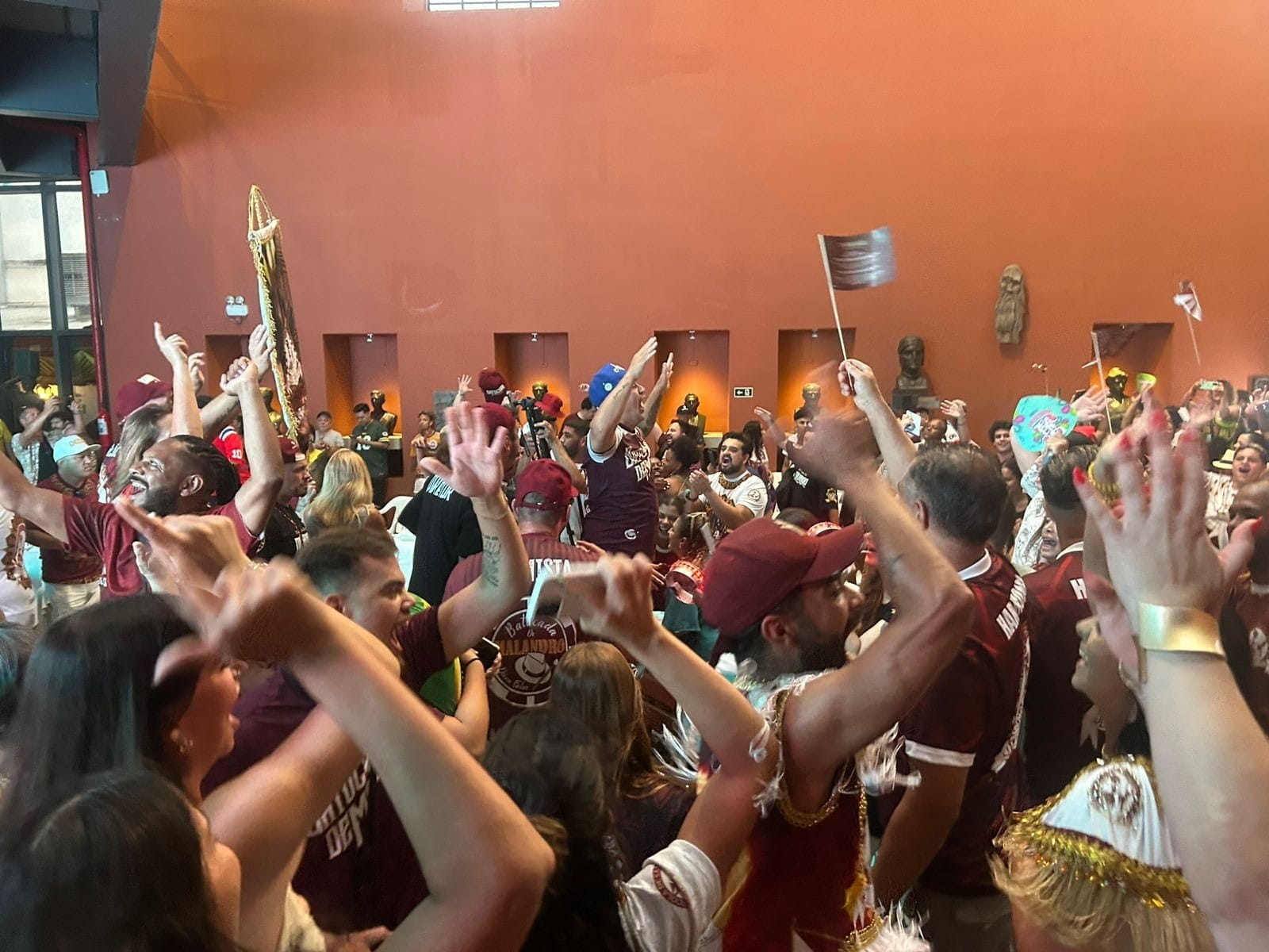 Deixa Falar conquista seu 1º título do Carnaval de Curitiba