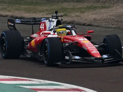 F1: Chefe da McLaren vê Mercedes e Ferrari melhores no início da temporada