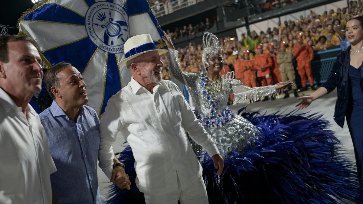Schüler critica uso político do Carnaval e alerta para risco democrático