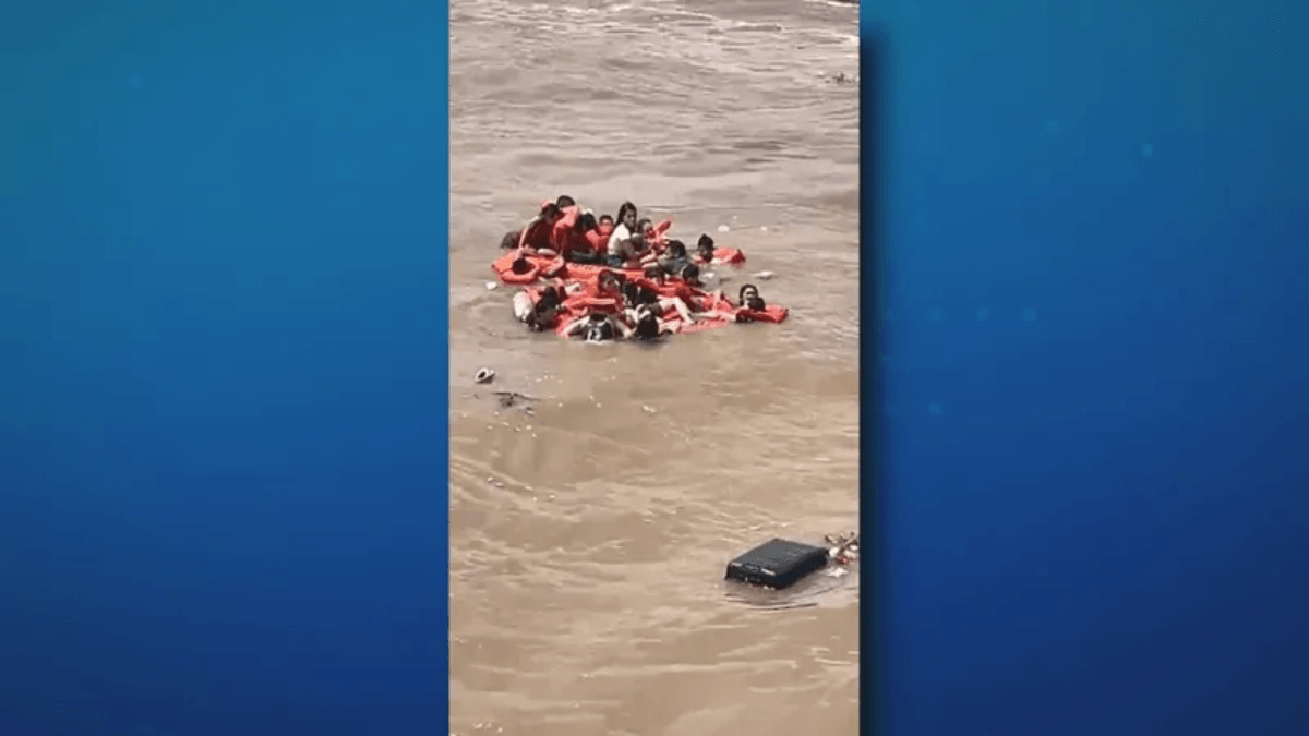 Corpo é encontrado no rio após naufrágio de embarcação em Manaus (AM)