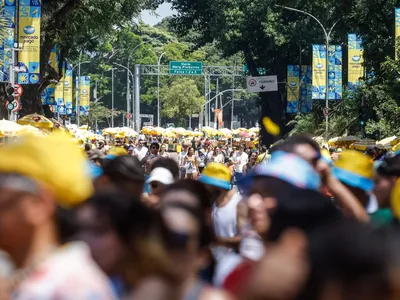 Bloco Vou de Táxi leva nostalgia dos anos 90 ao Ibirapuera